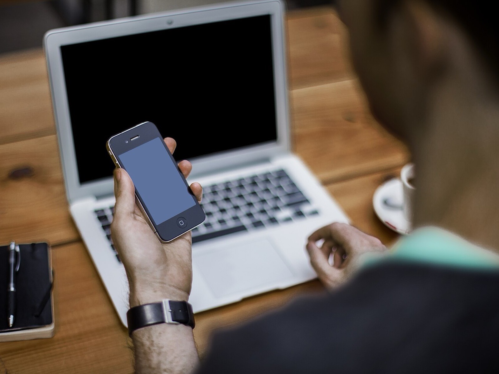 Answering a message between laptop and phone